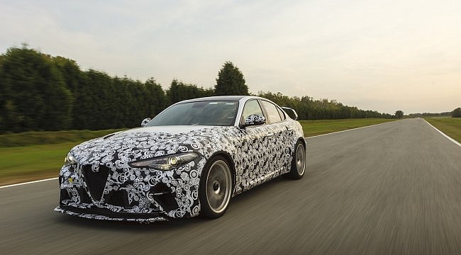 F1 pilotları yeni Alfa Romeo Giulia GTA'yı test etti ...